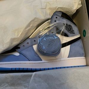 Jordan 1 University Blue.